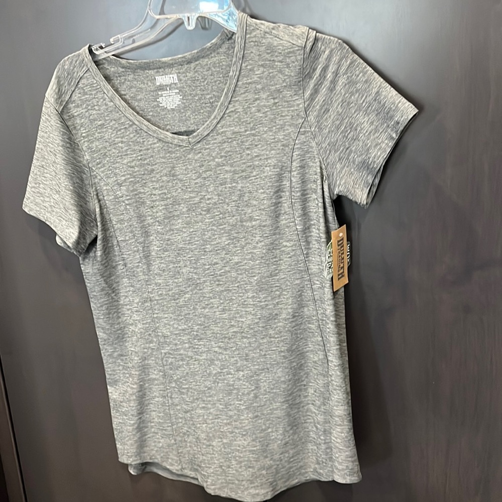 Duluth Women’s Armachillo Short Sleeve V-Neck T-Shirt, Size S, NWT